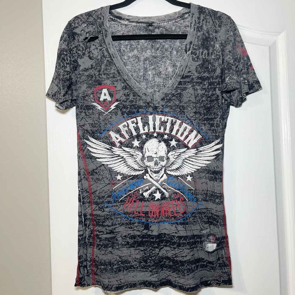Buckle Affliction Black Gray Cutout V-Neck Graphic Tee - Picture 3 of 15